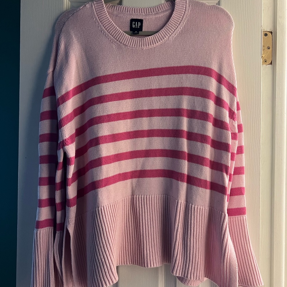 Gap sweater